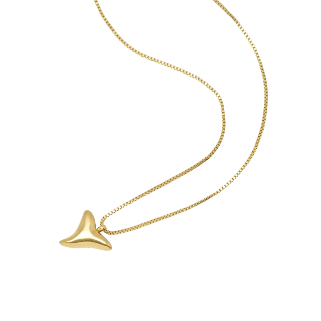 SALTY CALI SHARK TOOTH NECKLACE