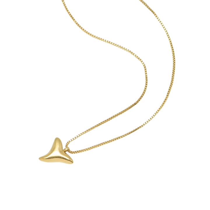 SALTY CALI SHARK TOOTH NECKLACE