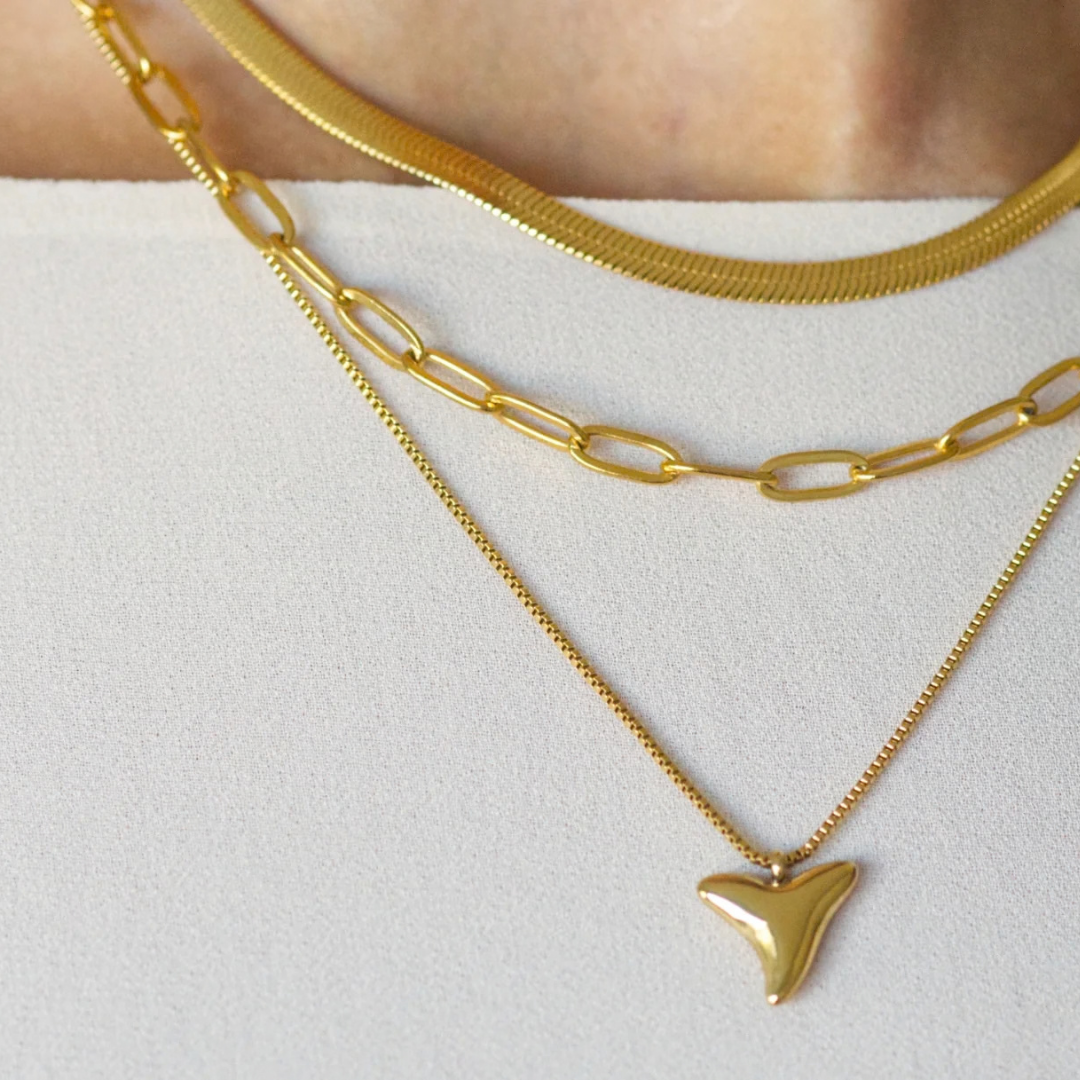 SALTY CALI SHARK TOOTH NECKLACE