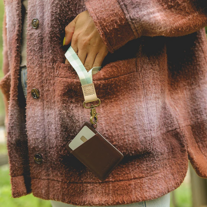 THREAD VERTICAL WALLET - CHOCOLATE