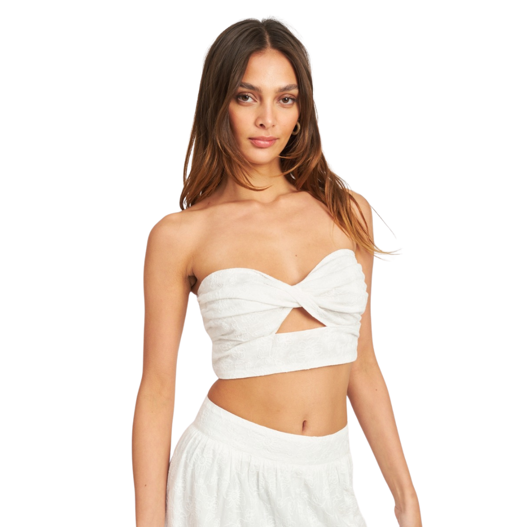 EMORY PARK FRONT TWIST CROP TOP WITH CUT OUT