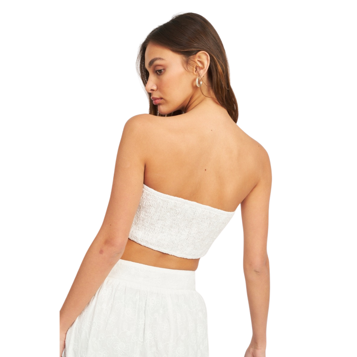 EMORY PARK FRONT TWIST CROP TOP WITH CUT OUT