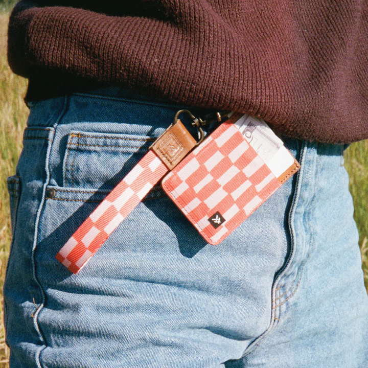 THREAD SCOUT PEACH WRIST LANYARD