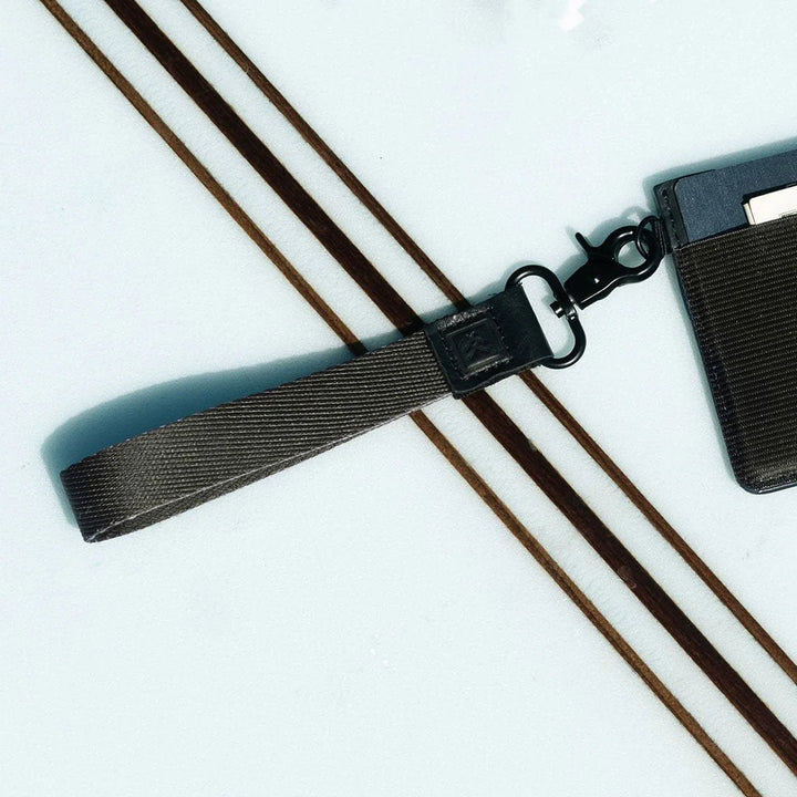 THREAD WRIST LANYARD - BLK